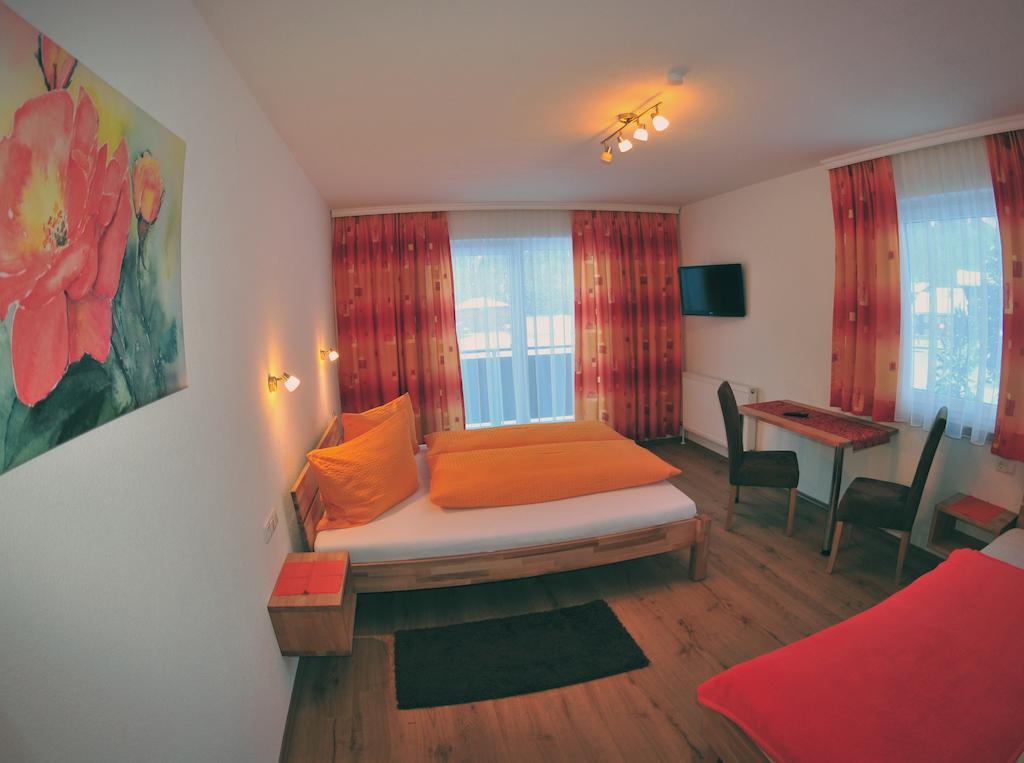 Haus Scheiber Hotell Sankt Jakob in Defereggen Rum bild